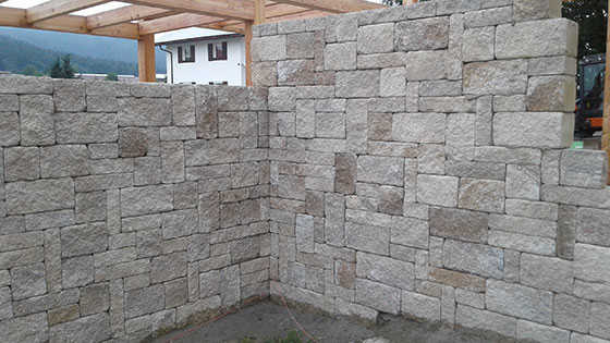 Natursteinmauer