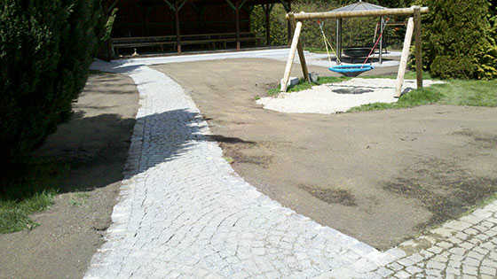 Gepflasterter Weg